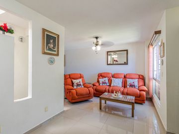 CASA EN VENTA DE 3 RECÁMARAS, ALBERCAS, CANCHAS DEPORTIVAS. UBICADA EN XOCHITEPEC, MORELOS.