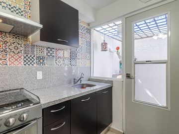 CASA EN VENTA DE 3 RECÁMARAS, ALBERCAS, CANCHAS DEPORTIVAS. UBICADA EN XOCHITEPEC, MORELOS.