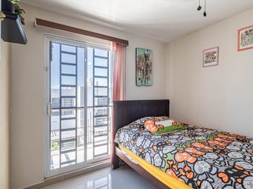 CASA EN VENTA DE 3 RECÁMARAS, ALBERCAS, CANCHAS DEPORTIVAS. UBICADA EN XOCHITEPEC, MORELOS.