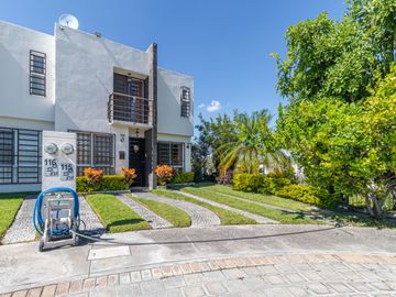 CASA EN VENTA DE 3 RECÁMARAS, ALBERCAS, CANCHAS DEPORTIVAS. UBICADA EN XOCHITEPEC, MORELOS.