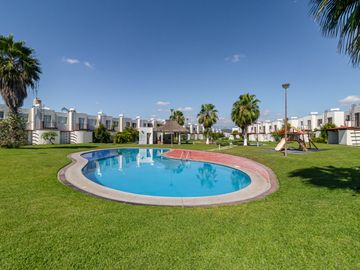 CASA EN VENTA DE 3 RECÁMARAS, ALBERCAS, CANCHAS DEPORTIVAS. UBICADA EN XOCHITEPEC, MORELOS.