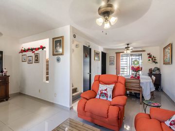 CASA EN VENTA DE 3 RECÁMARAS, ALBERCAS, CANCHAS DEPORTIVAS. UBICADA EN XOCHITEPEC, MORELOS.