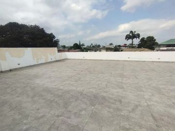 Venta Casa Urdesa Uso de Suelo Residencial y Comercial (VIVI)