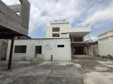 Venta Casa Urdesa Uso de Suelo Residencial y Comercial (VIVI)