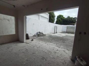 Venta Casa Urdesa Uso de Suelo Residencial y Comercial (VIVI)