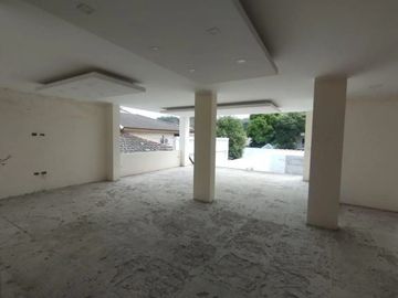 Venta Casa Urdesa Uso de Suelo Residencial y Comercial (VIVI)