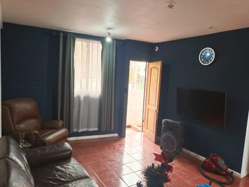Venta Locales Comerciales y tres departamentos interior