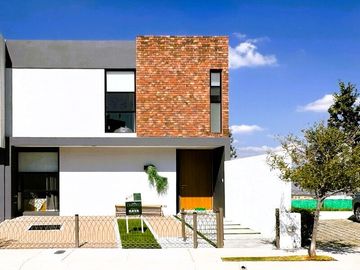 Casa de 3 Recámaras Con Baño Completo en Zibatá (Una en planta baja).
