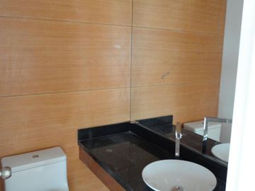 PENTHOUSE DUPLEX EN VENTA EN MIRAFLORES CON VISTA A HUACA PUCLLANA