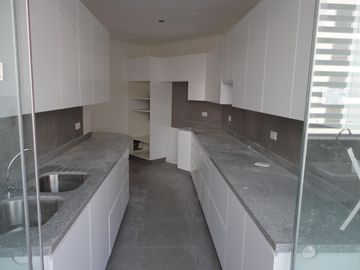 PENTHOUSE DUPLEX EN VENTA EN MIRAFLORES CON VISTA A HUACA PUCLLANA