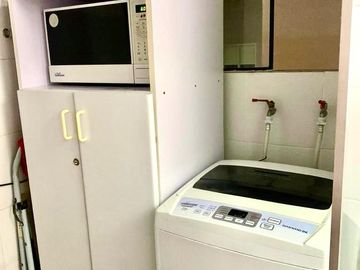 Moderno Dpto Amoblado de 2 Dorm. y un Estudio, Vista Interior y Céntrico