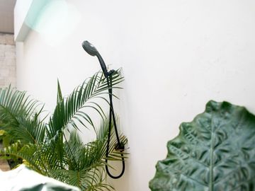 ENTREGA INMEDIATA DE 2 HABITACIONES CON ALBERCA Y BUENA UBICACION EN TULUM