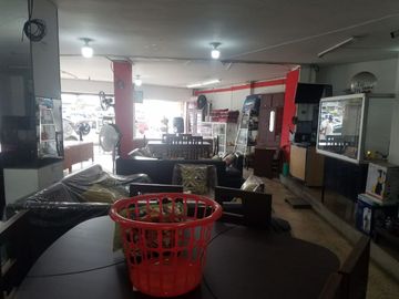 Local comercial de alquiler en Manta zona céntrico