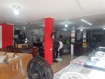 Local comercial de alquiler en Manta zona céntrico
