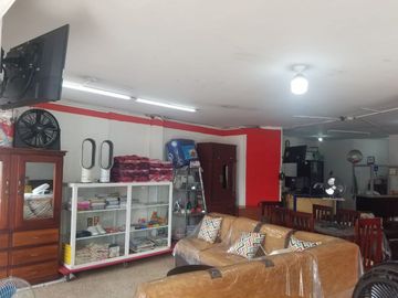 Local comercial de alquiler en Manta zona céntrico