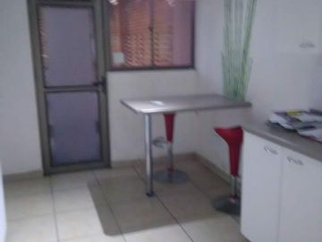 CASA EN VENTA CON PISCINA TEMPERADA 4D/3B - ESTANCIA LIRAY/COLINA