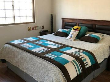 CASA EN VENTA CON PISCINA TEMPERADA 4D/3B - ESTANCIA LIRAY/COLINA