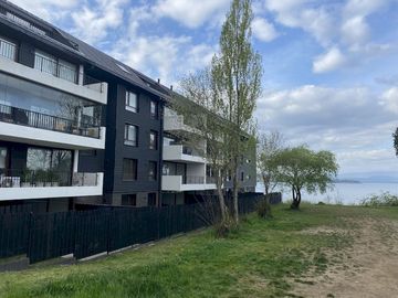 SE VENDE INCREIBLE  DEPARTAMENTO CON VISTA AL LAGO  EN VILLARRICA