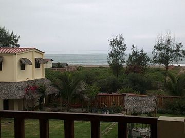 casa de venta cerca al mar en puerto cayo manabi