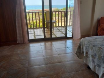 casa de venta cerca al mar en puerto cayo manabi