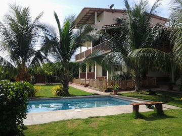 casa de venta cerca al mar en puerto cayo manabi