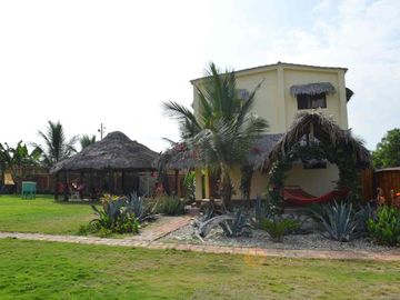 casa de venta cerca al mar en puerto cayo manabi