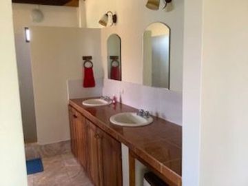 casa de venta cerca al mar en puerto cayo manabi