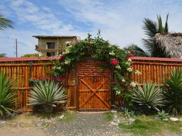 casa de venta cerca al mar en puerto cayo manabi
