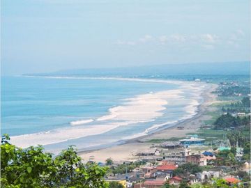 casa de venta cerca al mar en puerto cayo manabi