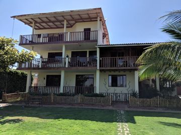 casa de venta cerca al mar en puerto cayo manabi