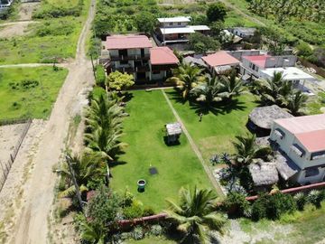casa de venta cerca al mar en puerto cayo manabi