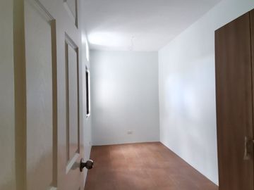 Townhouse Subdivision near Las Piñas Riverdrive