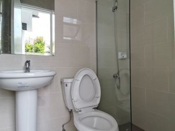 Townhouse Subdivision near Las Piñas Riverdrive