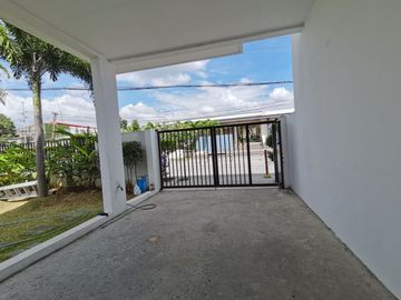 Townhouse Subdivision near Las Piñas Riverdrive
