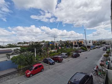 Townhouse Subdivision near Las Piñas Riverdrive