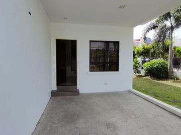 Townhouse Subdivision near Las Piñas Riverdrive
