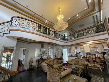 Stunning Contemporary House for sale located in the Prime Residential and Vacation Destination of Royale Tagaytay Estate, Cavite!