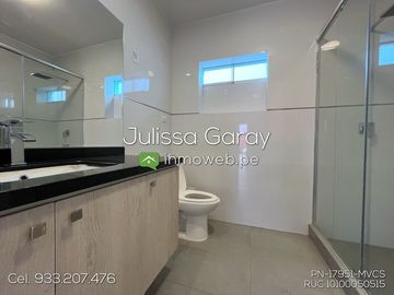 Venta dpto. Tipo casa 1er piso 3 dorm AT. 169.10m2 + 1 estacionamiento en Miraflores! A pasos de Larcomar!!