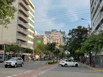 Venta dpto. Tipo casa 1er piso 3 dorm AT. 169.10m2 + 1 estacionamiento en Miraflores! A pasos de Larcomar!!