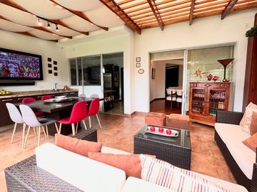 VENDO CASA URBANIZACION LA VIÑA - MONICA MIRANDA - 098252----