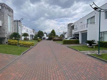 VENDO CASA URBANIZACION LA VIÑA - MONICA MIRANDA - 098252----