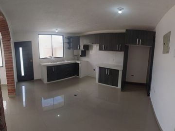 Amplia Casa en OBRA GRIS, de 160 m2, en Venta en San Antonio, Rumicucho