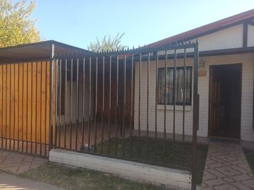 Casa 3 dormitorios 1 baño  75/ 146 m2