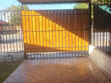 Casa 3 dormitorios 1 baño  75/ 146 m2
