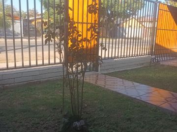 Casa 3 dormitorios 1 baño  75/ 146 m2