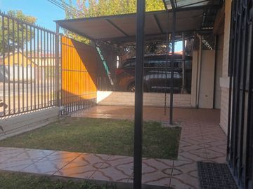 Casa 3 dormitorios 1 baño  75/ 146 m2