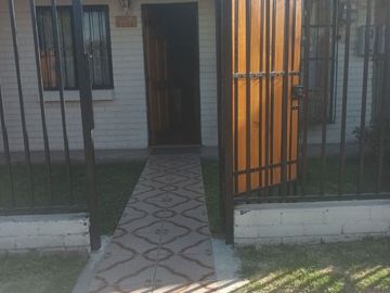 Casa 3 dormitorios 1 baño  75/ 146 m2