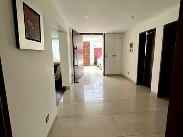 EN VENTA CASA EN ZONA EXCLUSIVA EN Jr. BATALLA DE SAN JUAN, SURCO