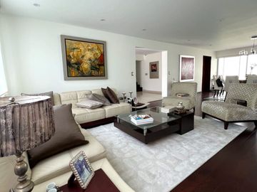 EN VENTA CASA EN ZONA EXCLUSIVA EN Jr. BATALLA DE SAN JUAN, SURCO