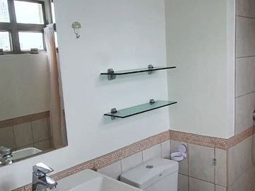 One Bedroom Paseo Parkview Suites Salcedo village,Makati